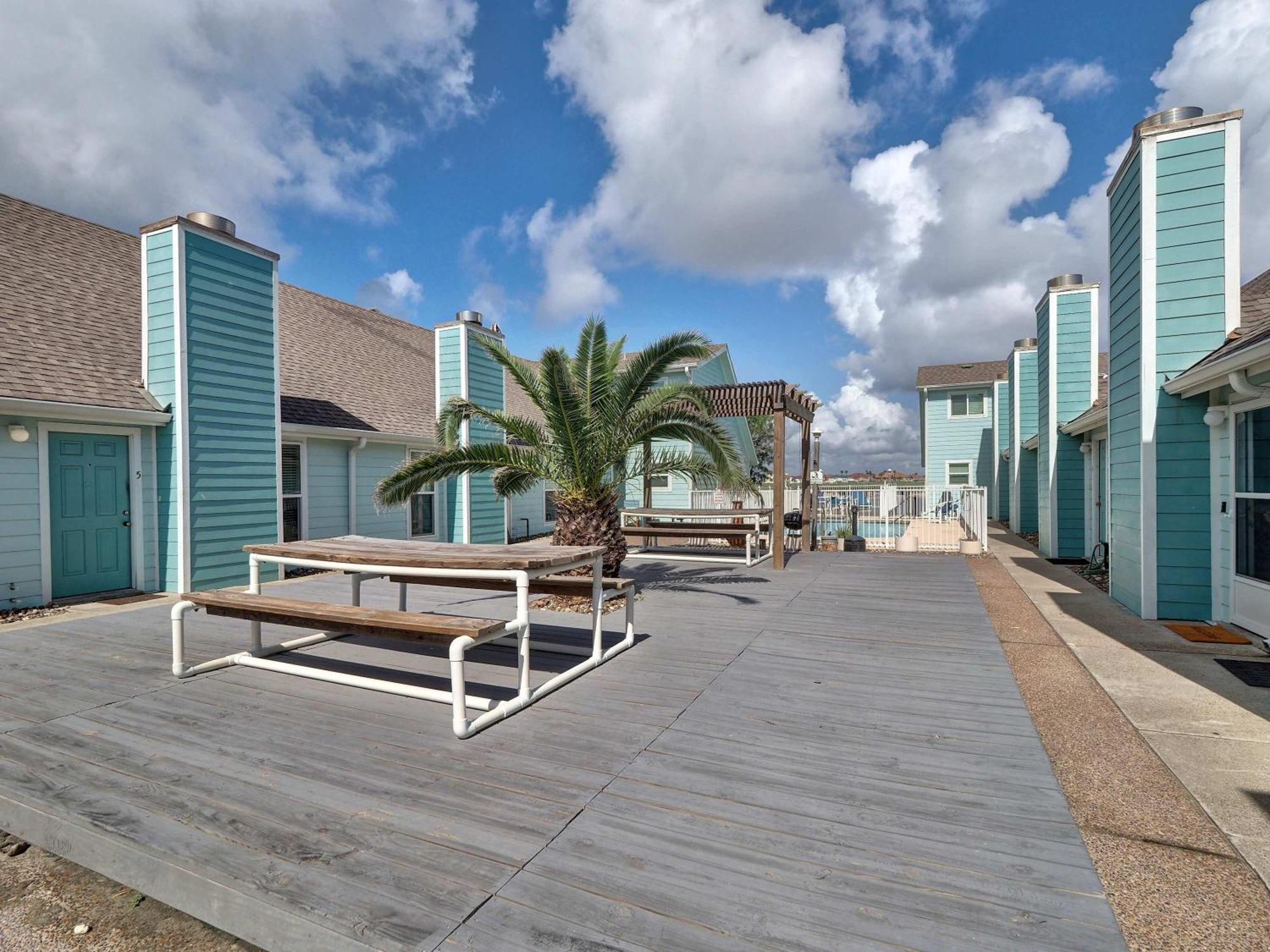 Shared Pool Fishing Dock Walk To The Beach Villa Padre Island Exterior photo